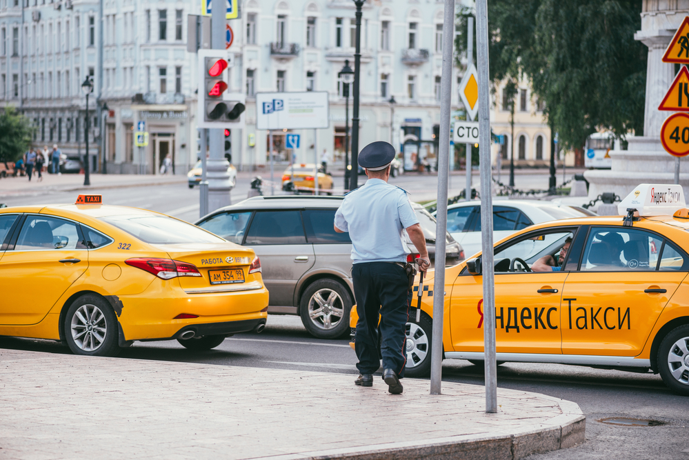 «Яндекс» будет блокировать водителей каршеринга и такси Москвы за грубые нарушения ПДД