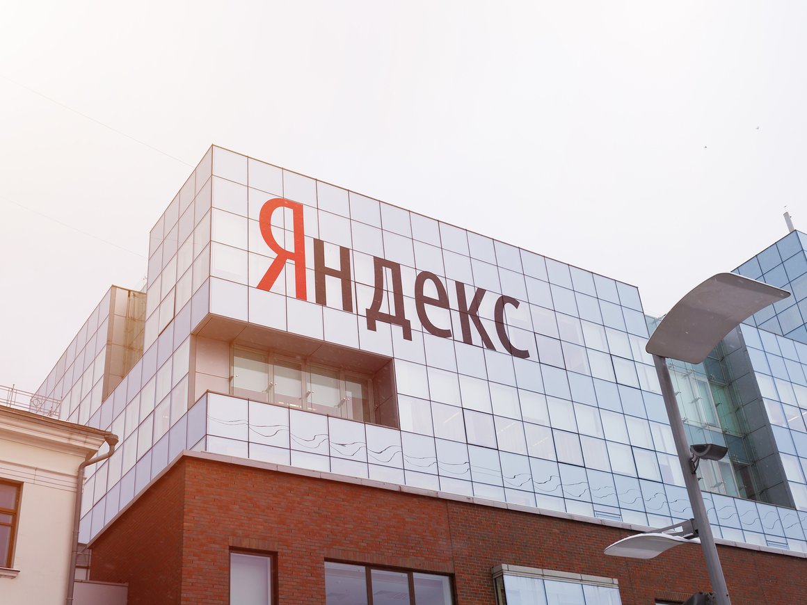 «Похоже на решение, которое должно устроить всех» — эксперты о новой структуре управления «Яндексом»