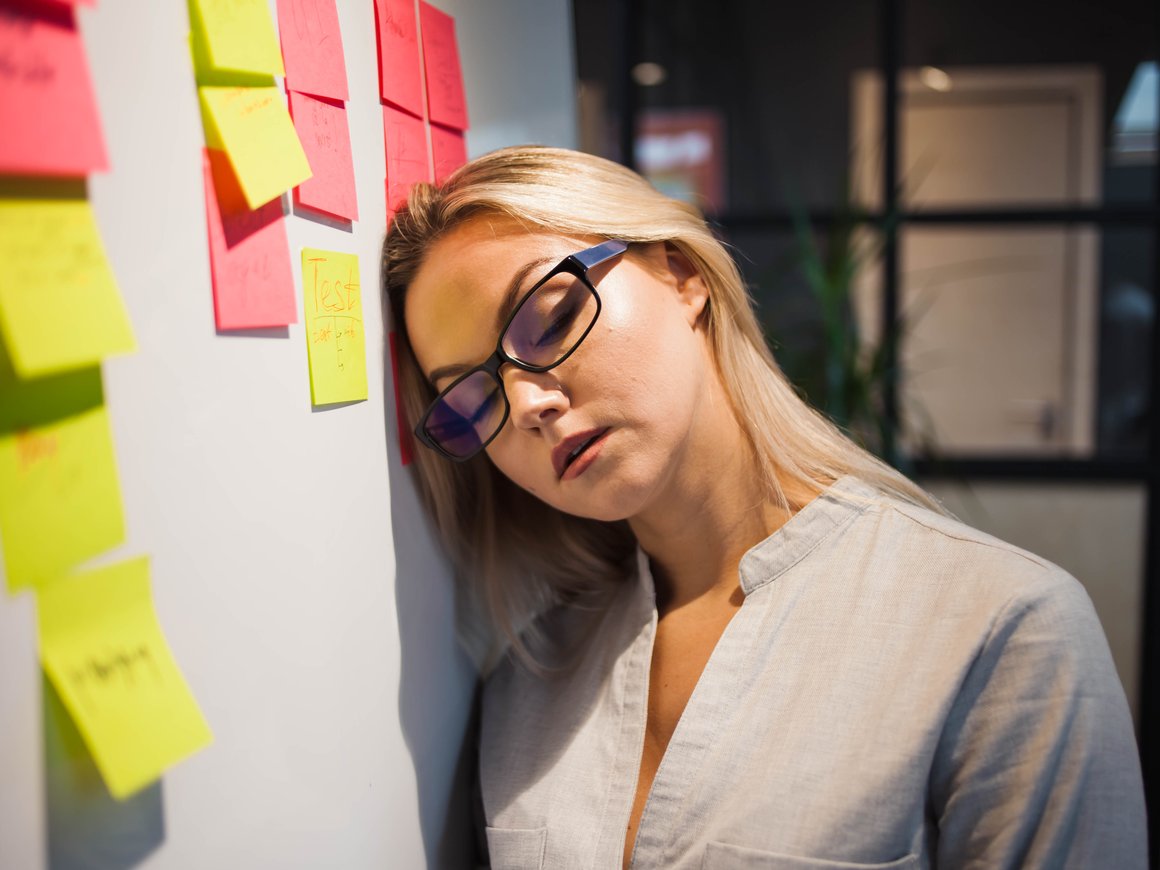 Как трудоголизм влияет на психическое здоровье