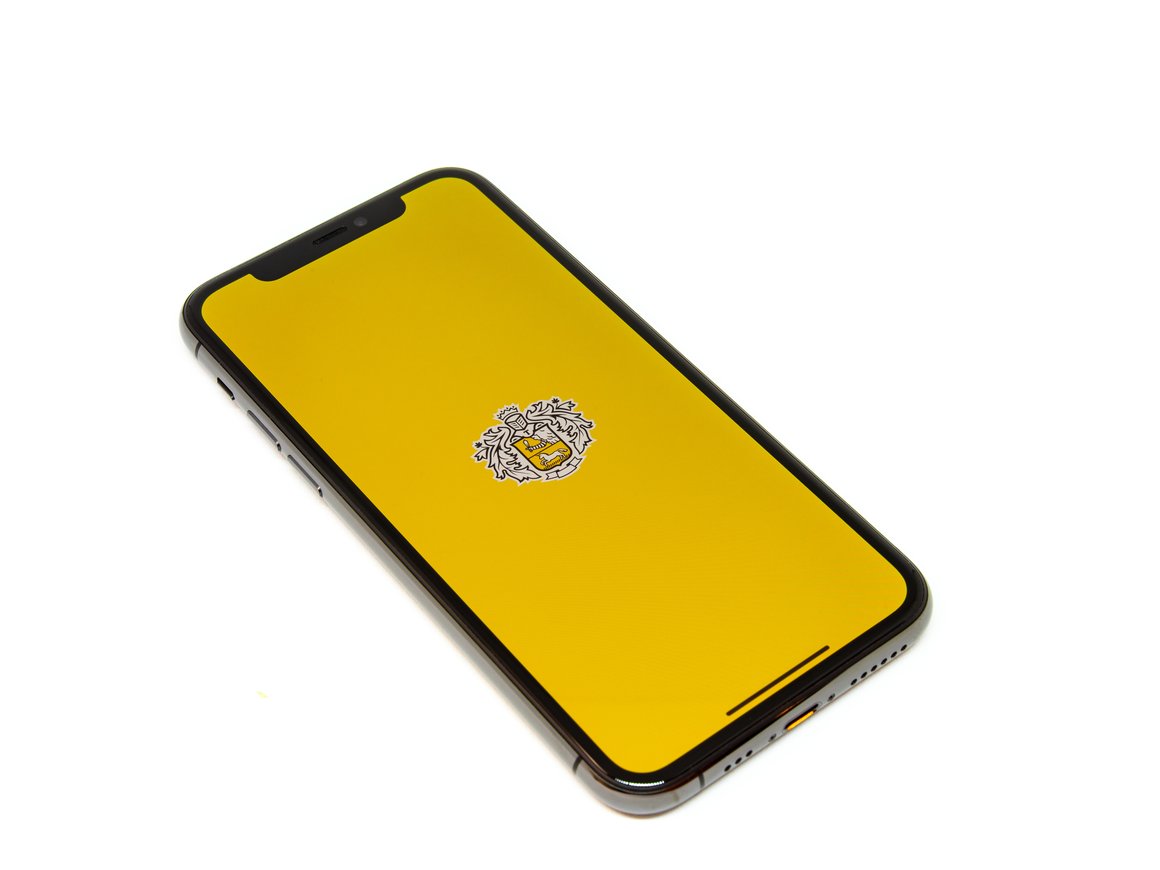 «Тинькофф Мобайл» научил помощника Олега менять голос и пол