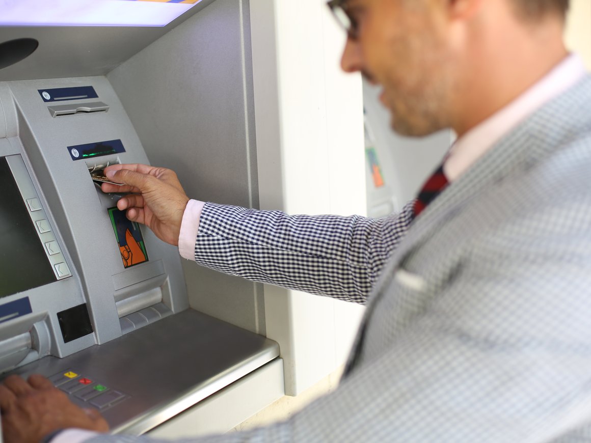 Сколько россиян получают больше 75 тысяч рублей в месяц — исследование