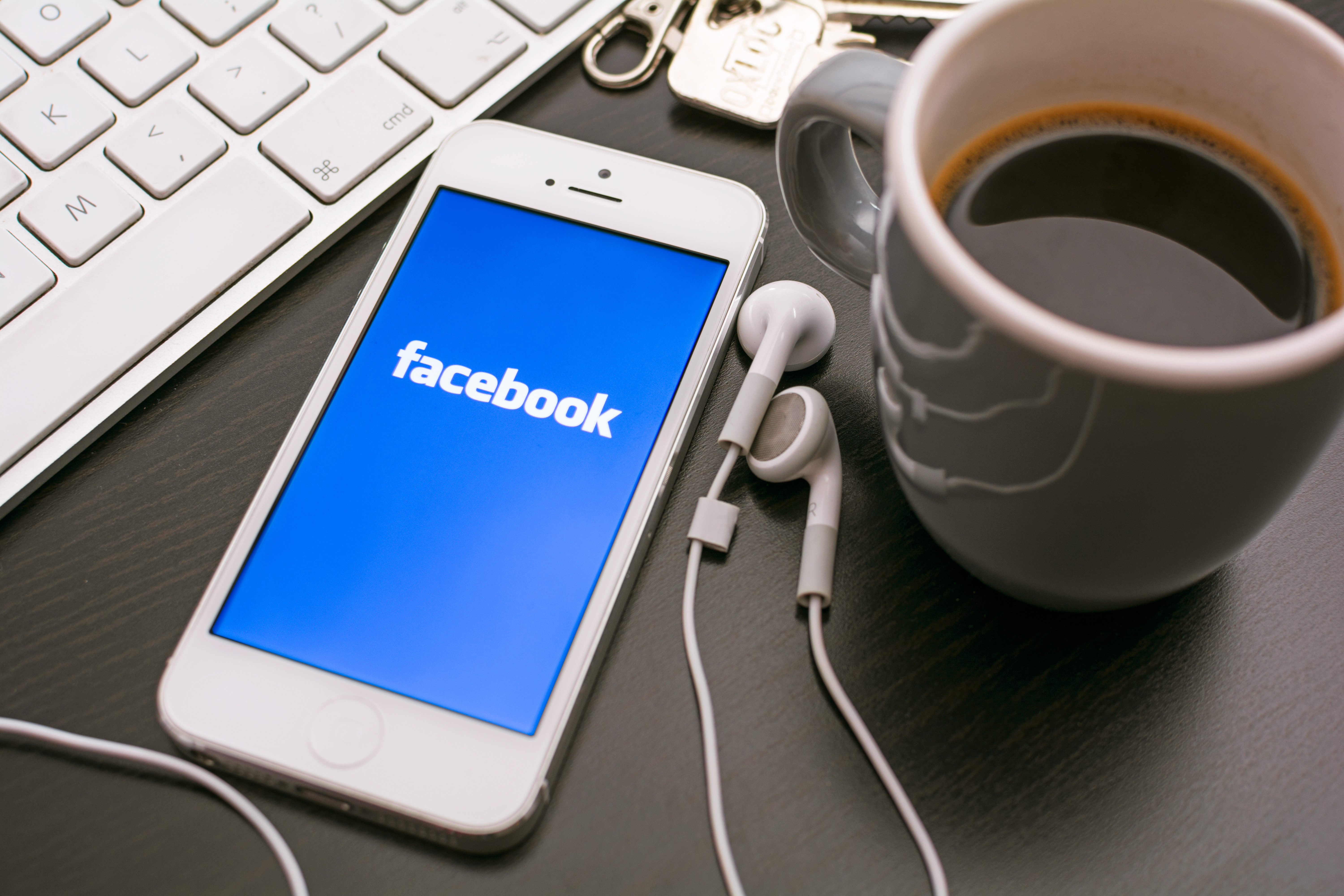 Новый конкурент Clubhouse: Facebook запустит собственный аудиосервис