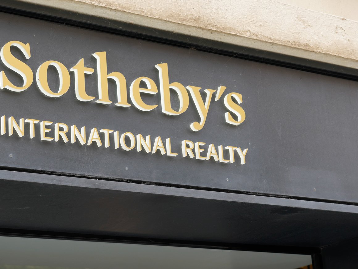 Sotheby's впервые позволит расплатиться за картину криптовалютой