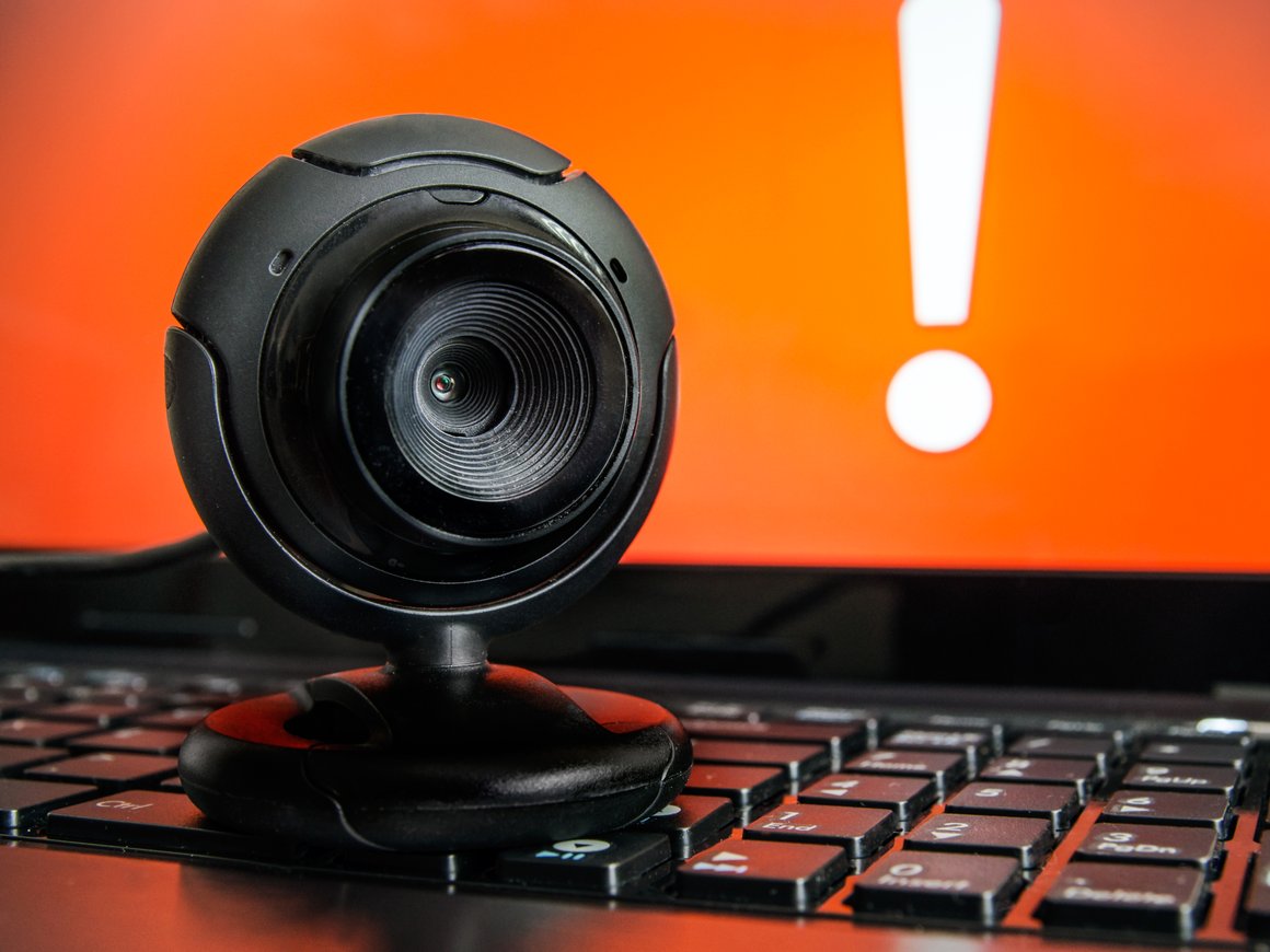Роскачество посоветовало заклеивать камеры и микрофоны на ноутбуках
