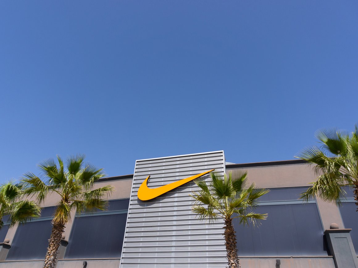 Квартальная выручка Nike в $12 млрд стала рекордной за 50-летнюю историю компании