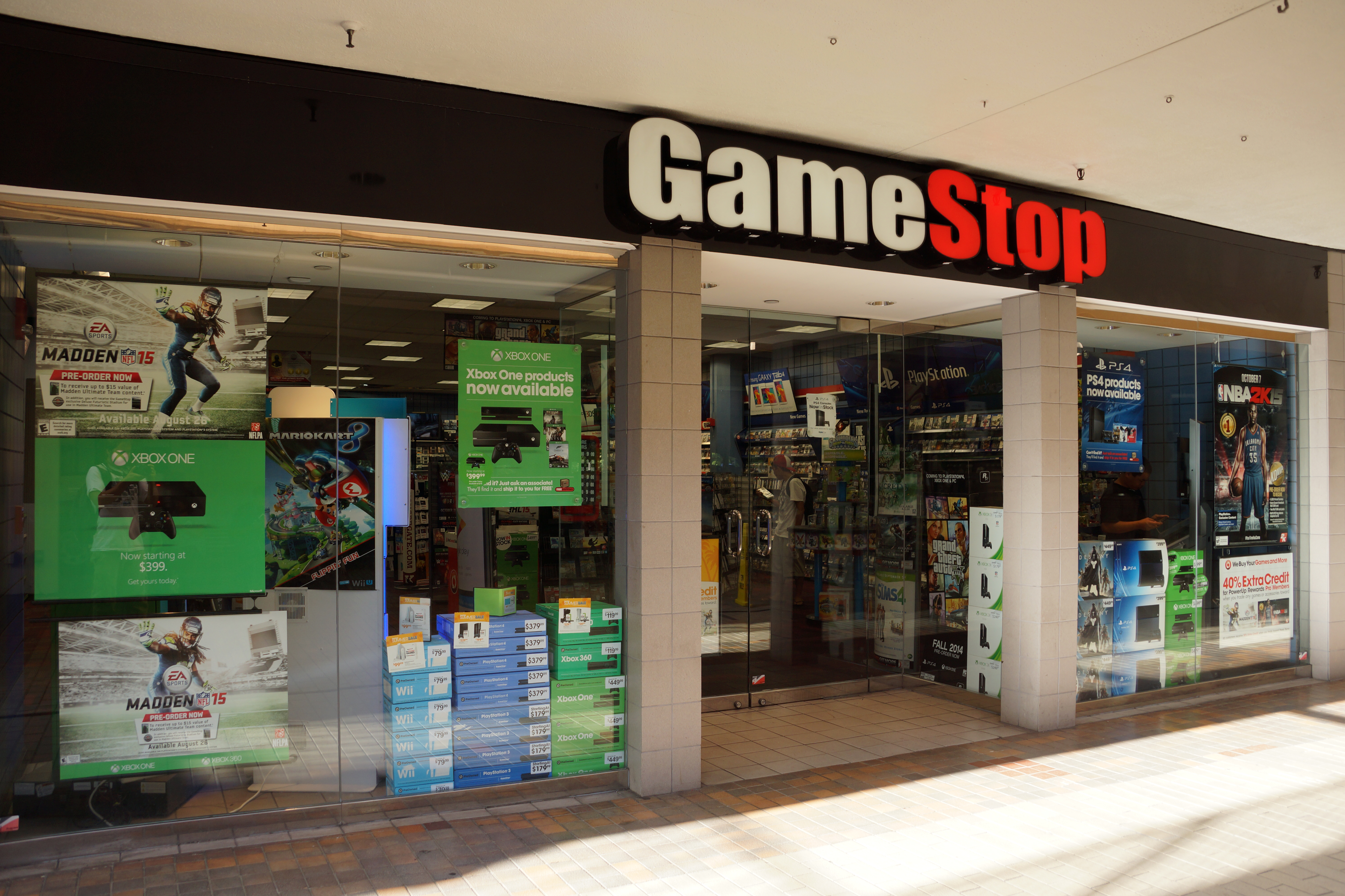 Более, чем на 18%: акции GameStop снова начали расти