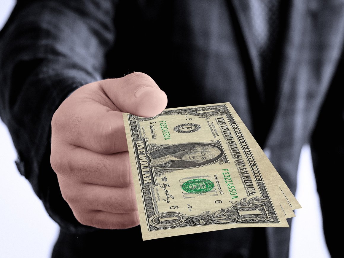 3 вопроса о премиях: за что платить, как платить при увольнении и вернуть при переплате?