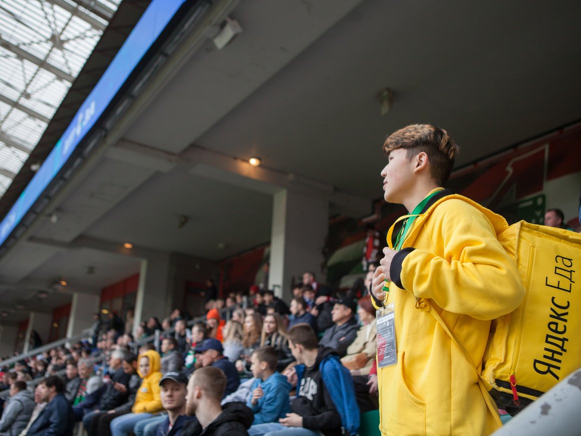 В России теперь можно заказать еду прямо на трибуны музыкального концерта