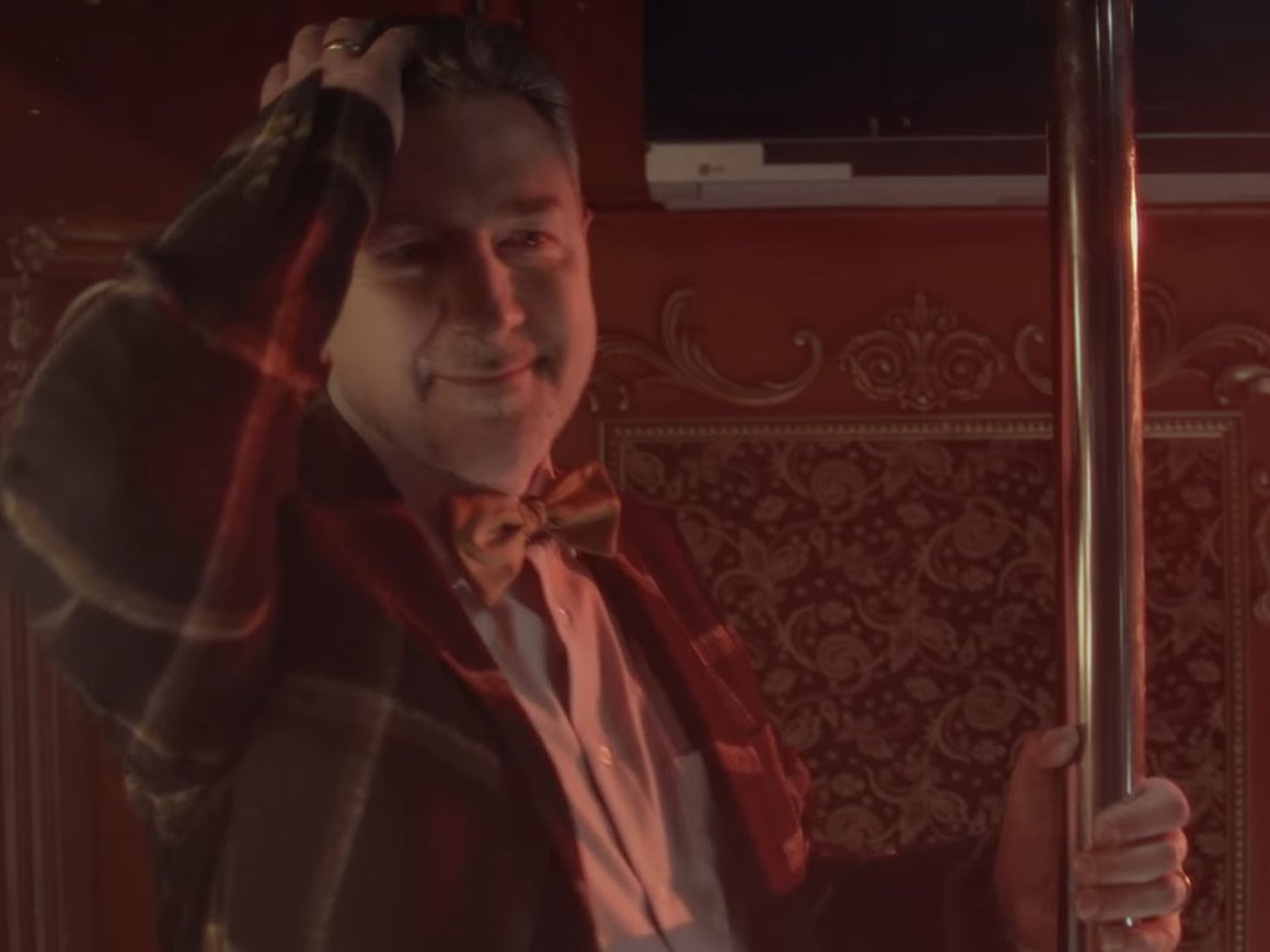 Видео: реклама «Сколково» с танцующим вокруг шеста инвестором