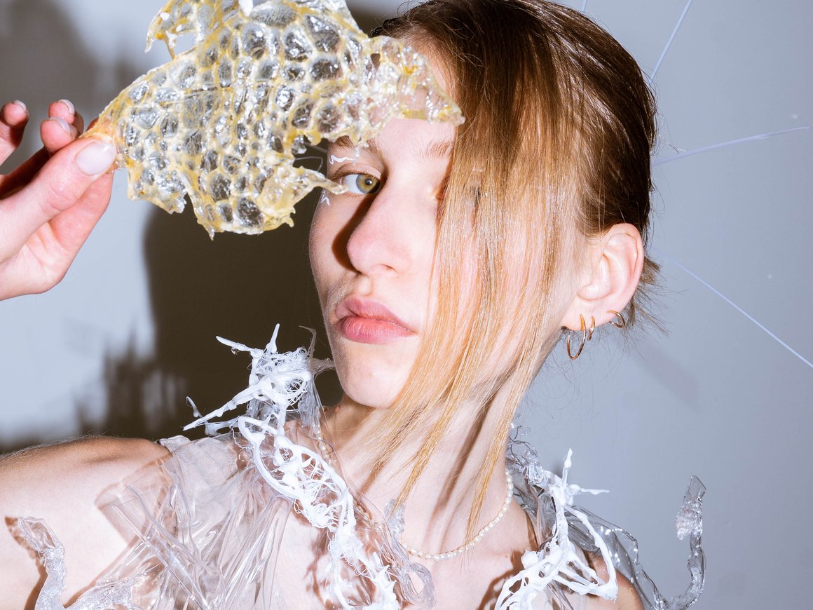 «Яндекс.Маркет» и Британская высшая школа дизайна представили ресайкл-коллекцию вещей из упаковки