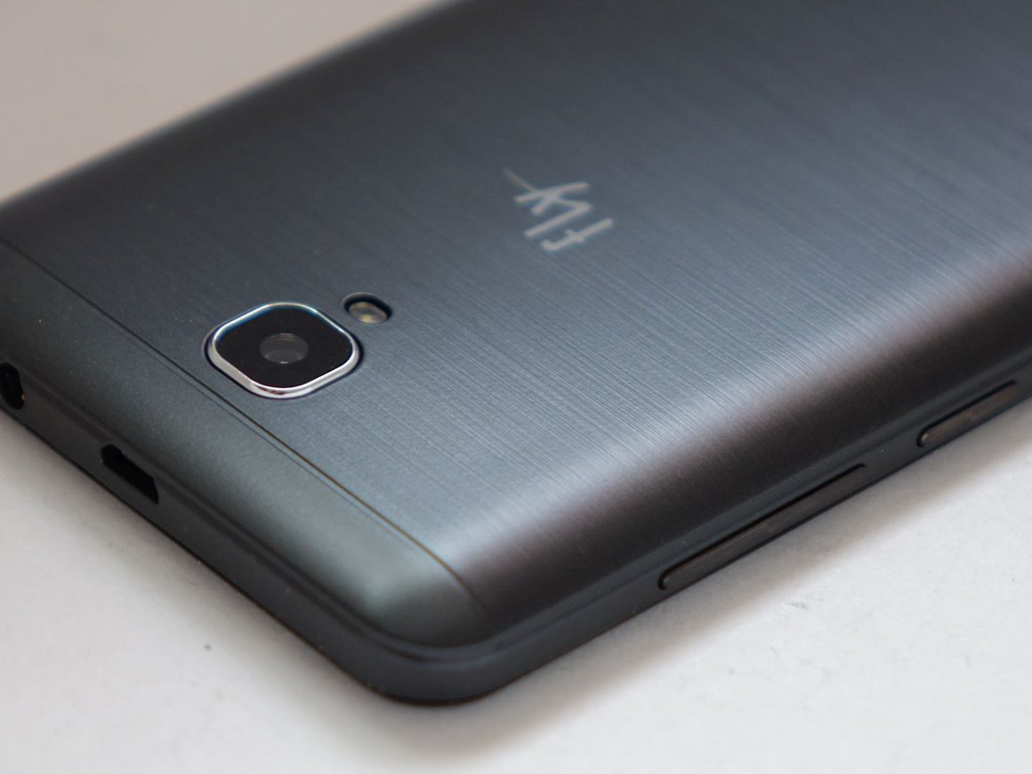 Fly выпустила смартфоны с неотключаемой рекламой за 3999 рублей