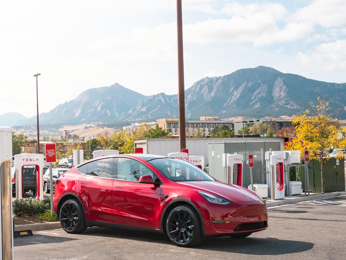 Чистая прибыль Tesla во второй раз в истории превысила $1 млрд