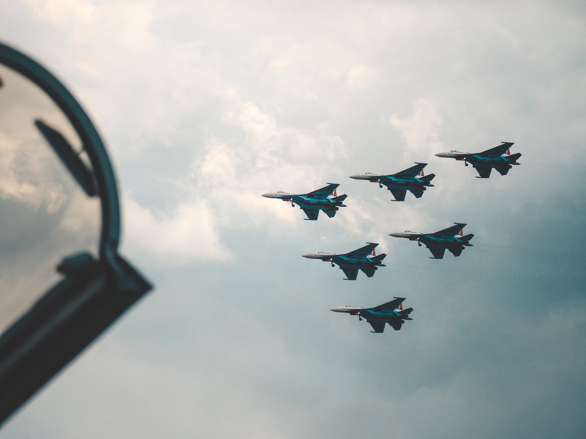 Главные новости для бизнеса 28 февраля: экстренный рост ключевой ставки, санкции и взлом сайтов российских СМИ