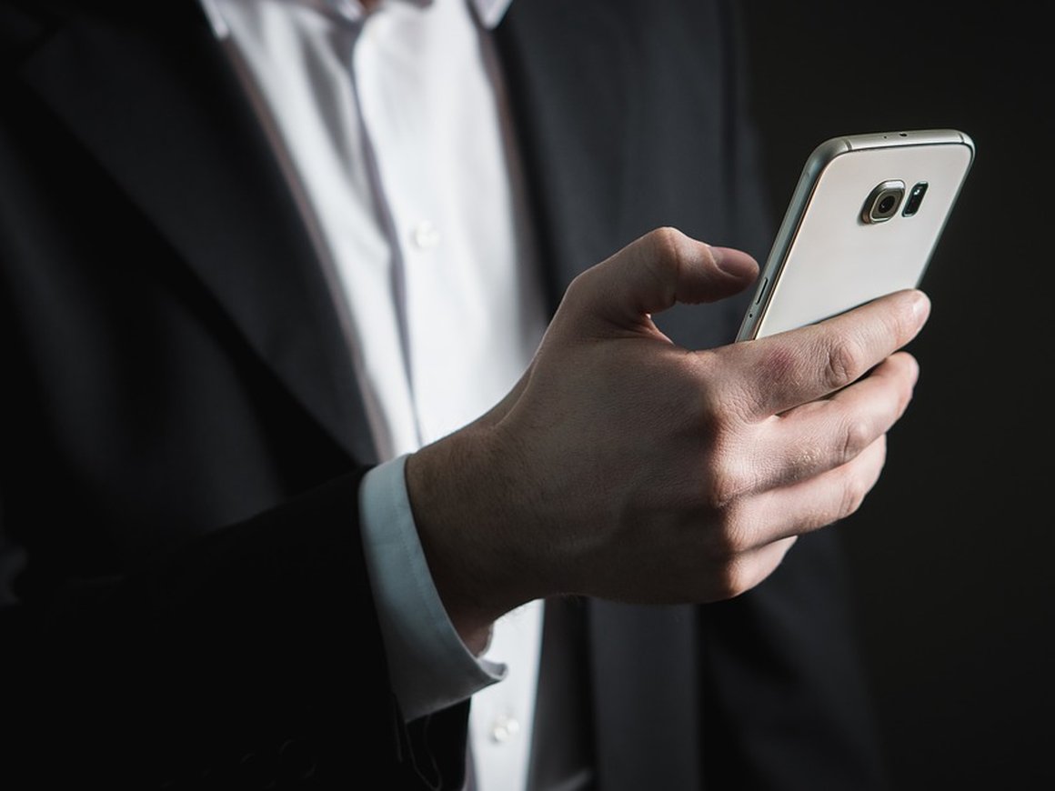 «Ростелеком» предложил перевести 1,4 млн чиновников на гаджеты с «Авророй»