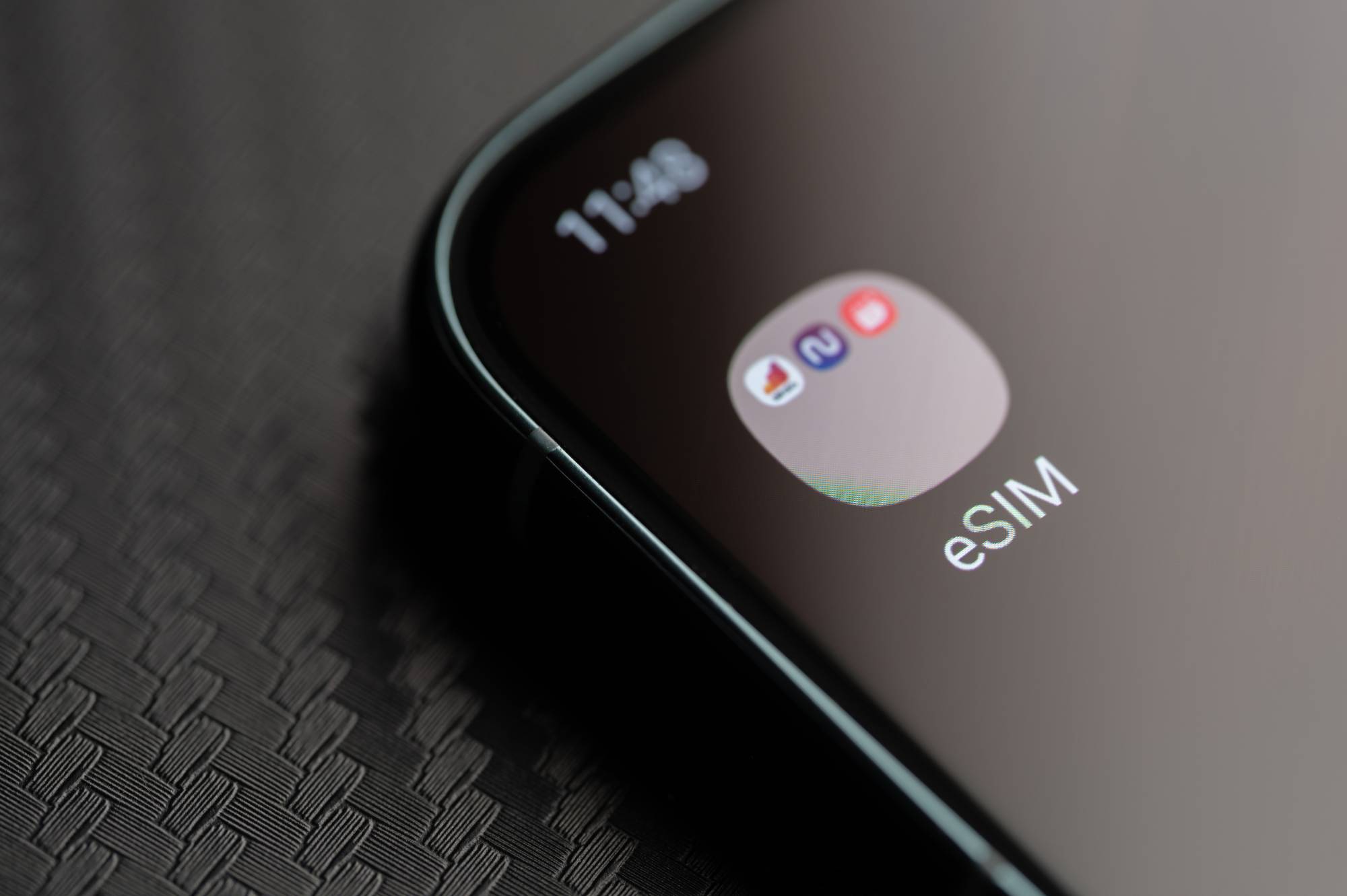 Владельцы iPhone в России пожаловались на проблемы с работой eSIM