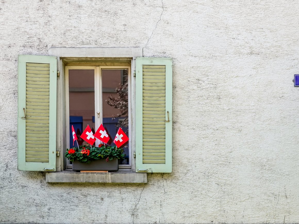 Швейцарские банки стали закрывать счета россиянам с двойным гражданством