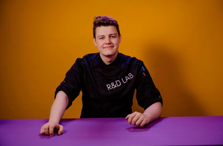 «Моя работа — придумывать новые блюда для KFC»