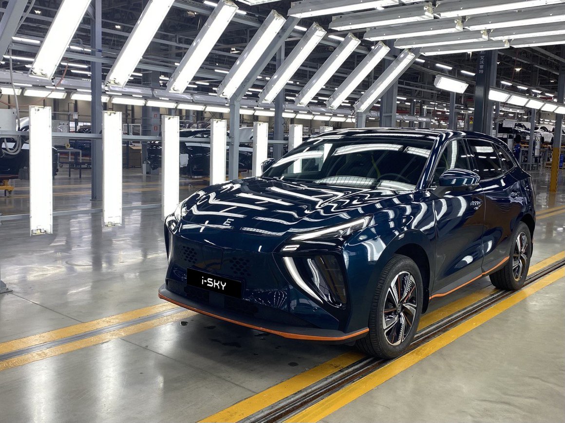 «Моторинвест» начал серийное производство электрокроссовера Evolute i-SKY