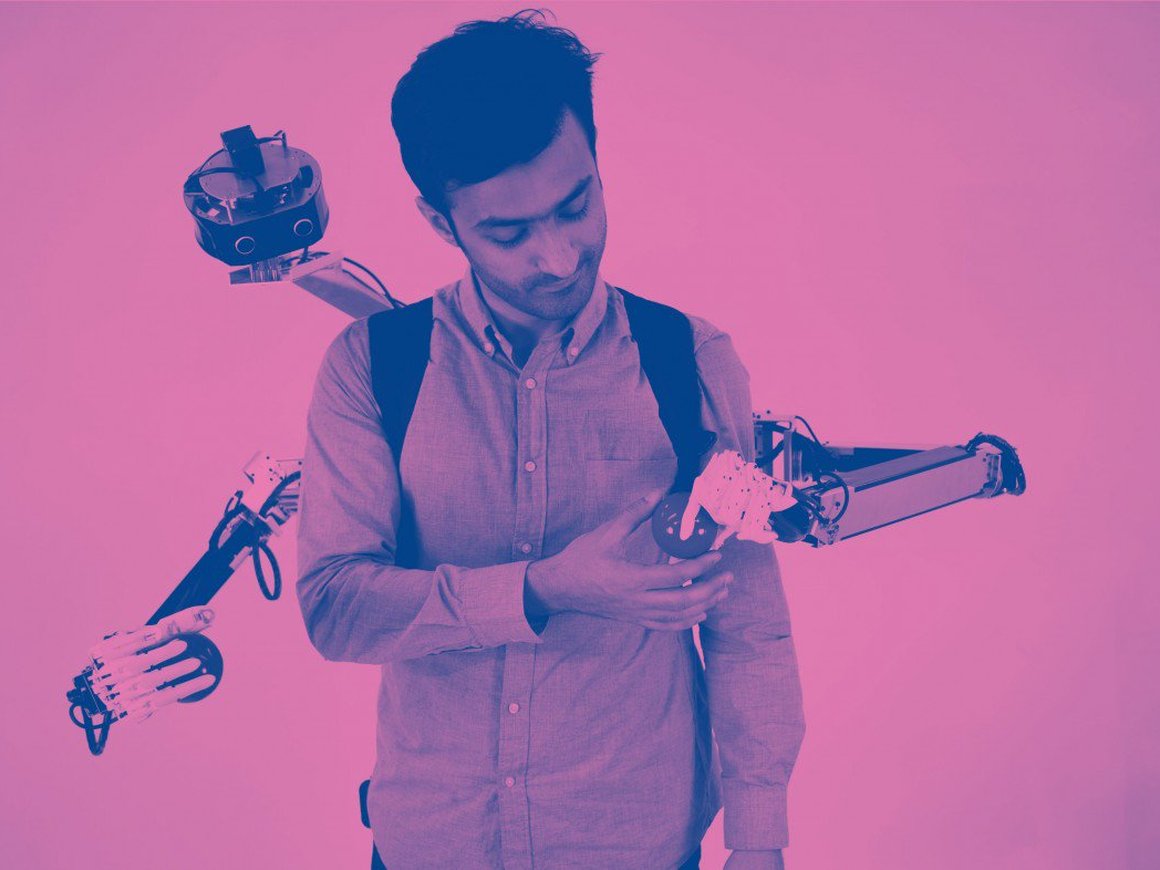 У этого парня четыре руки, две из которых контролируются в VR