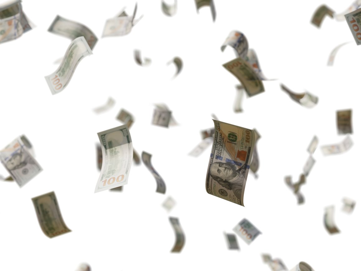 Курс доллара снизился до 55 рублей впервые с июля 2015 года