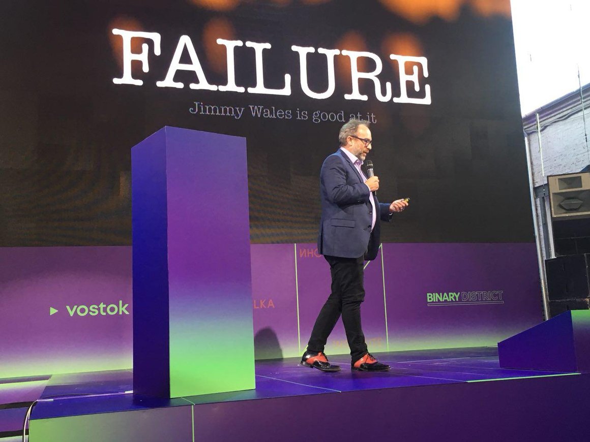 Основатель Википедии рассказал о бизнес-провалах и дурацкой идее, которая привела его к успеху