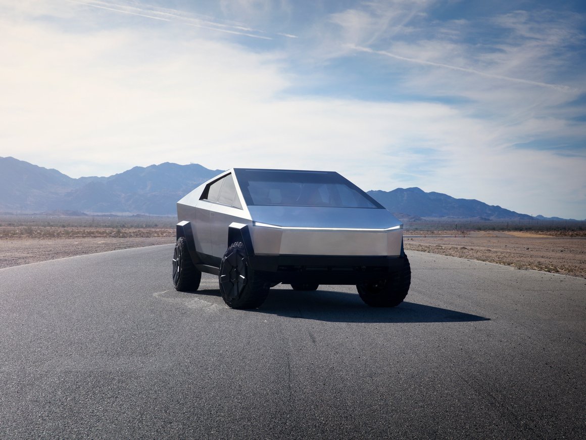 Илон Маск рассказал о новой версии до сих пор не вышедшего Cybertruck