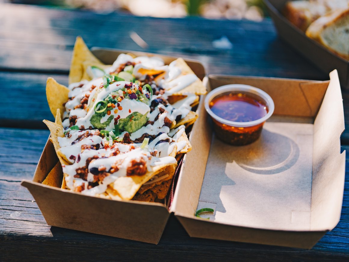 «СберМаркет» решил заняться доставкой еды из ресторанов