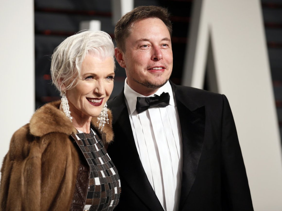 Чем занимаются родственники Илона Маска