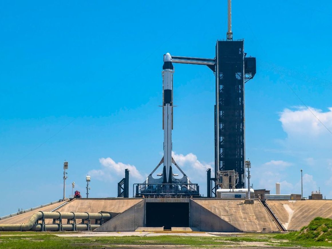 SpaceX запустила к МКС корабль с туристами