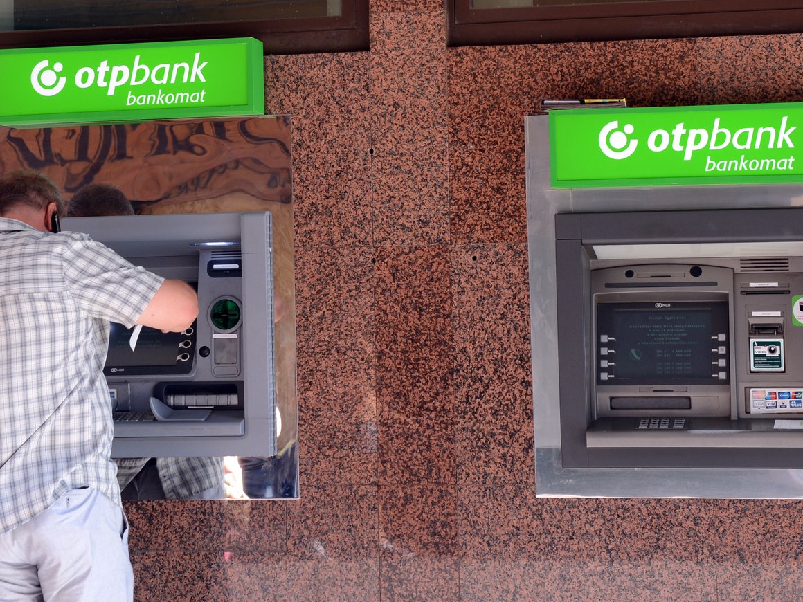 «ОТП банк» начал отклонять часть платежей в евро в ЕС