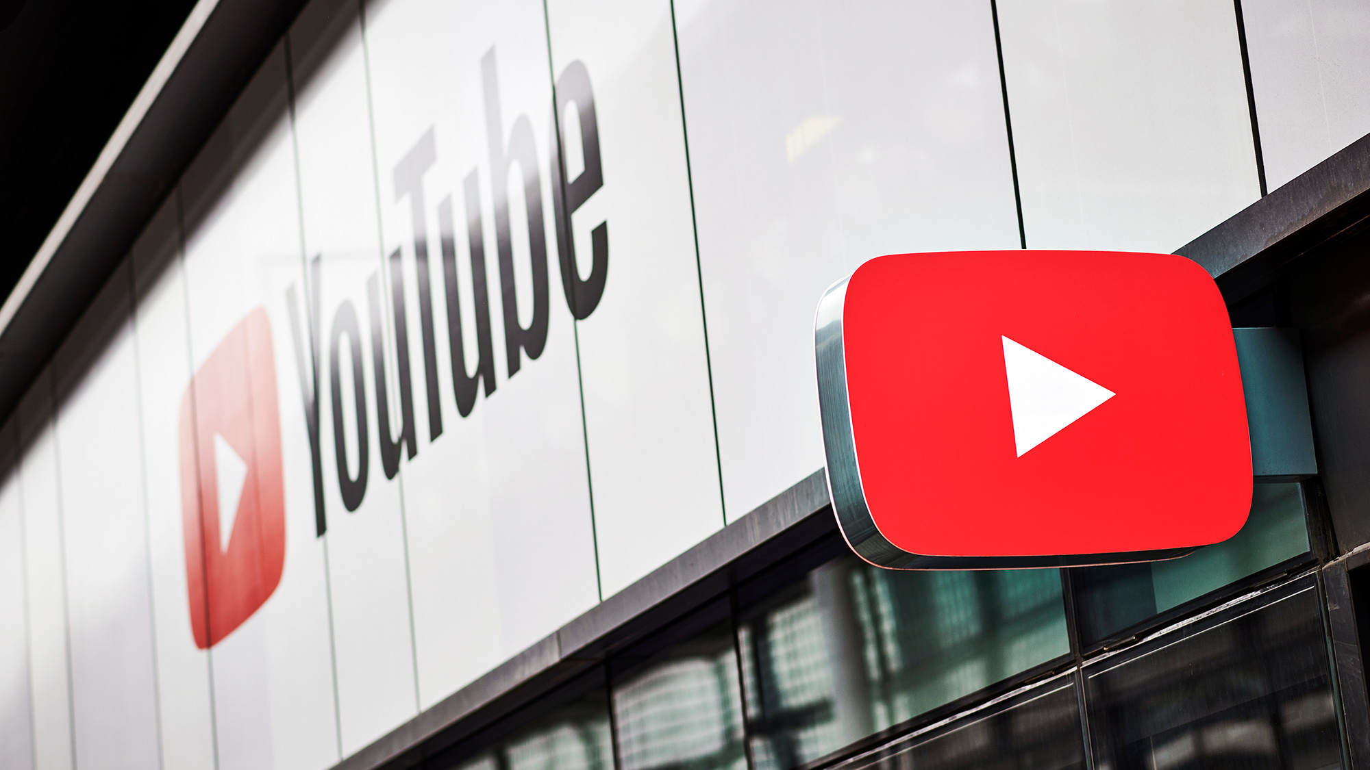 «Изменений не наблюдается»: Роскомнадзор ответил на сообщения об ускорении YouTube