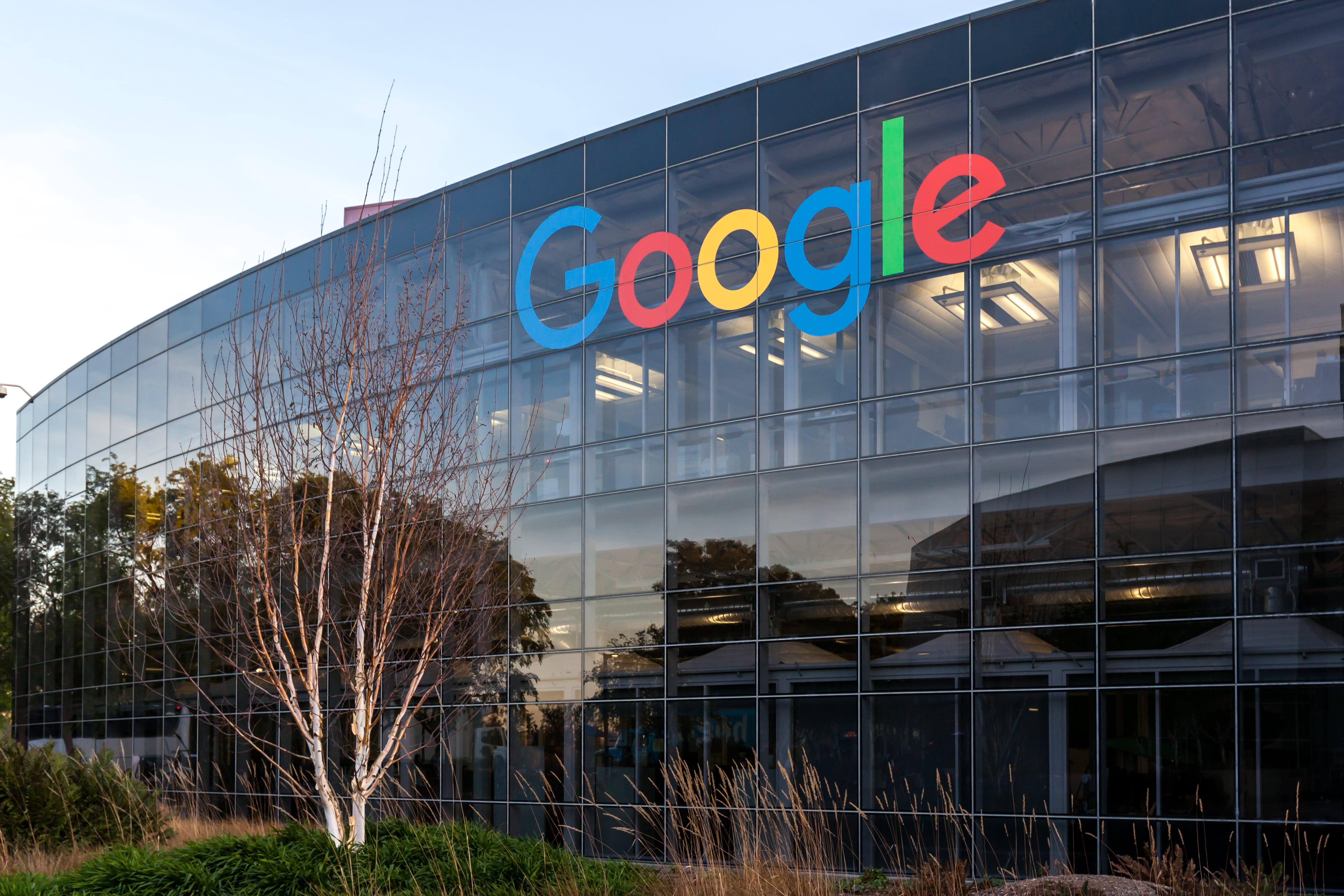 Google представила ОС Android XR с искусственным интеллектом для гарнитур расширенной реальности