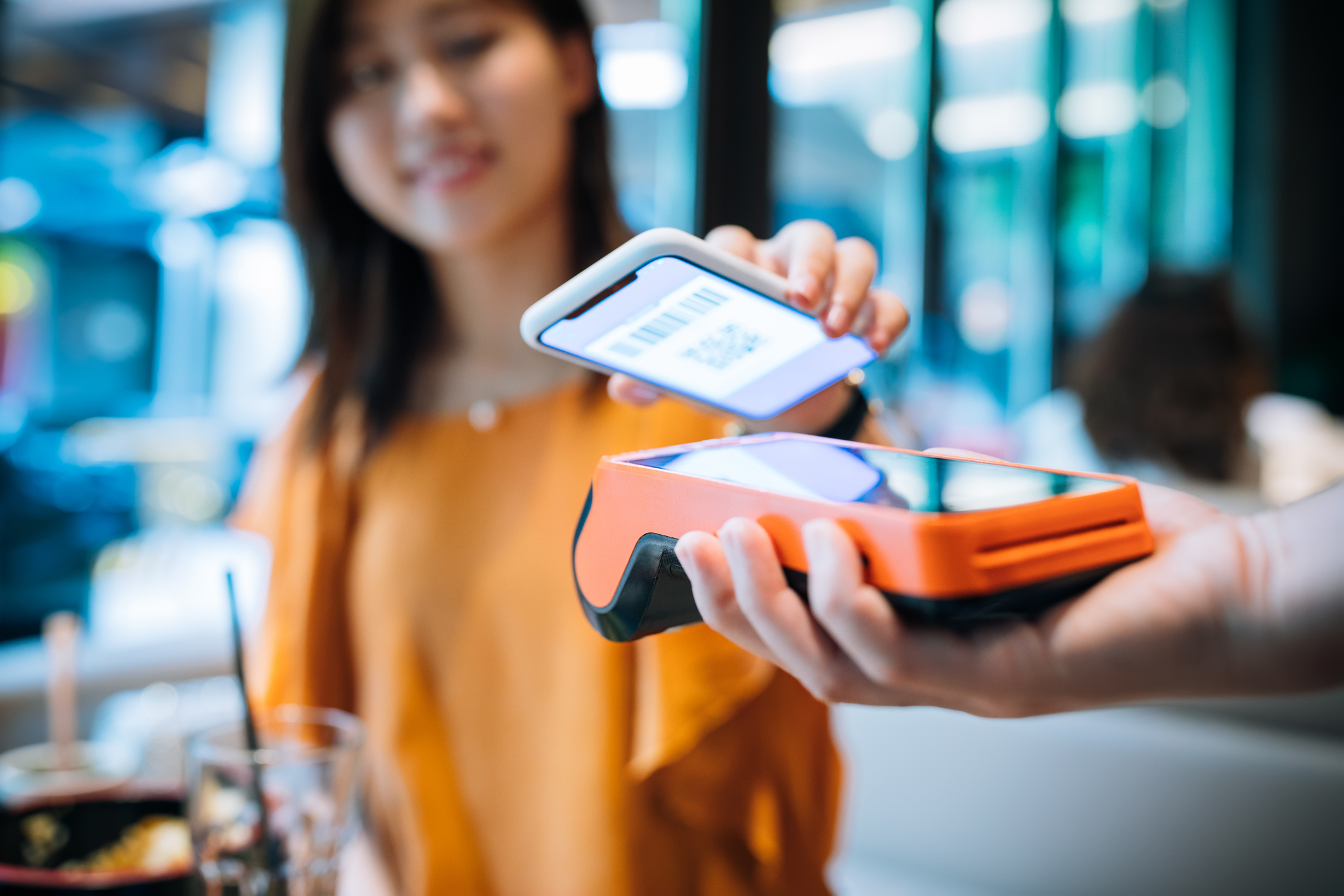 ЦБ предложил обязать банки использовать универсальный QR-код от НСПК
