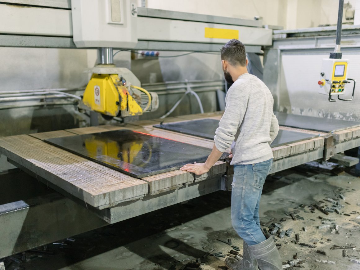 Фонд «Сколково» планирует приобрести сотни плит из бразильского гранита на 9,4 млн рублей