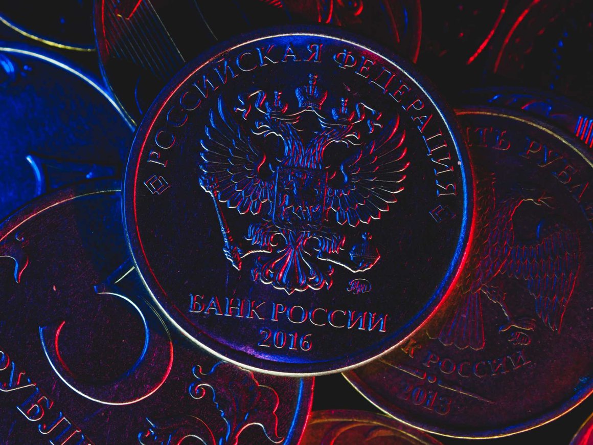 Главный экономист «Альфа-банка» назвала две причины резкого падения рубля