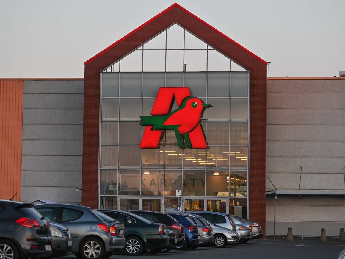 Российские гипермаркеты «Ашан» собирается выкупить «Газпромбанк» — Le Monde