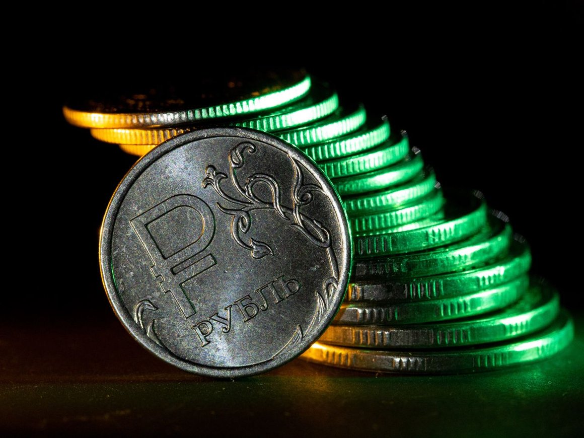 Объем средств россиян на срочных вкладах вырос на 8 трлн рублей с начала 2024 года