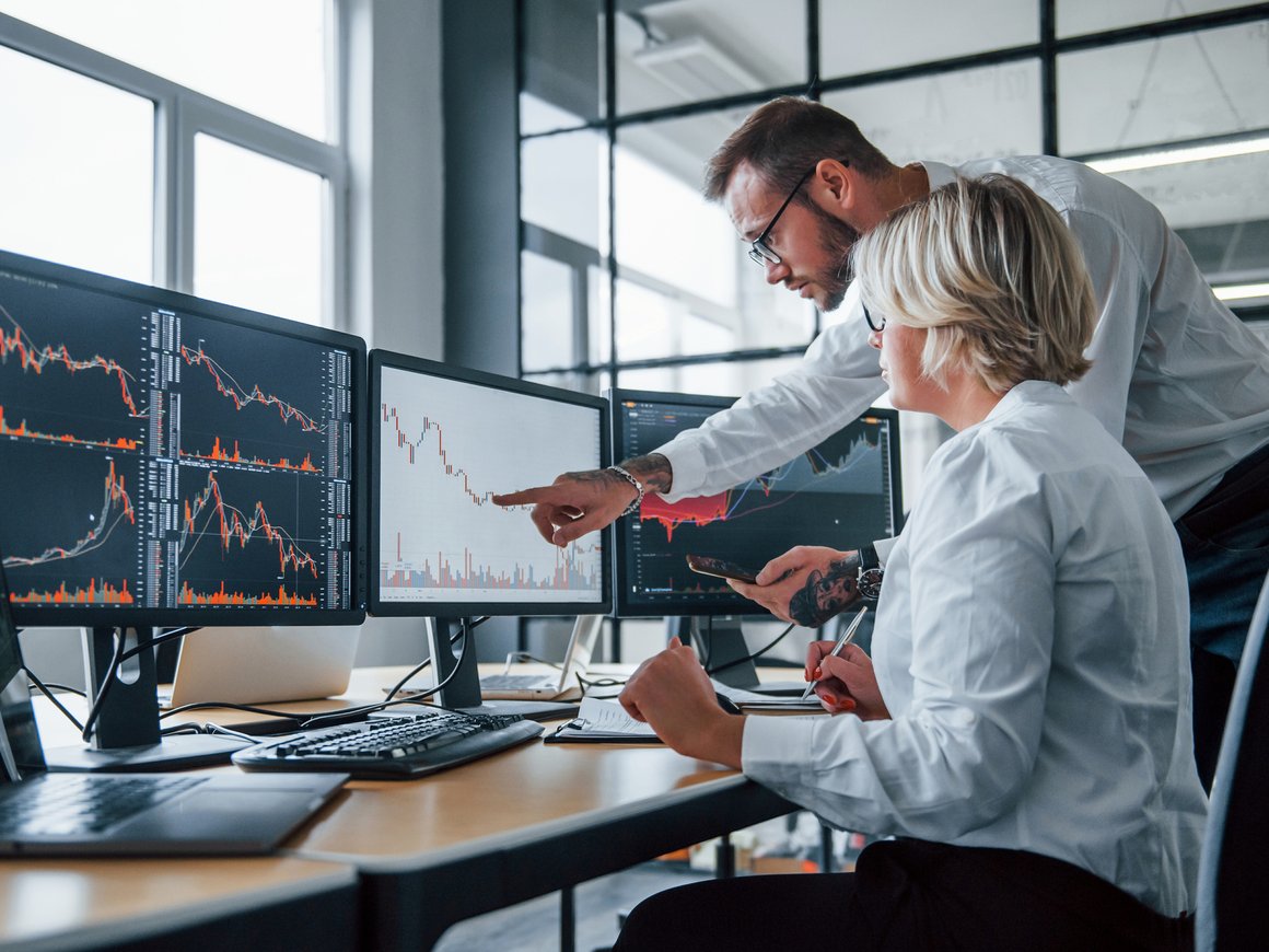 Мосбиржа отложила открытие торгов на фондовом рынке