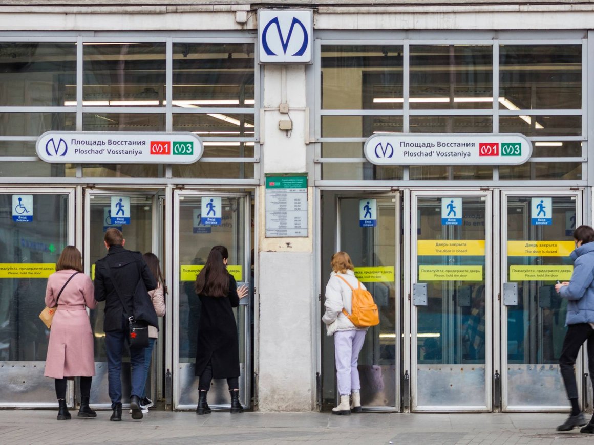 В метро Петербурга начали открытый тест оплаты проезда по биометрии