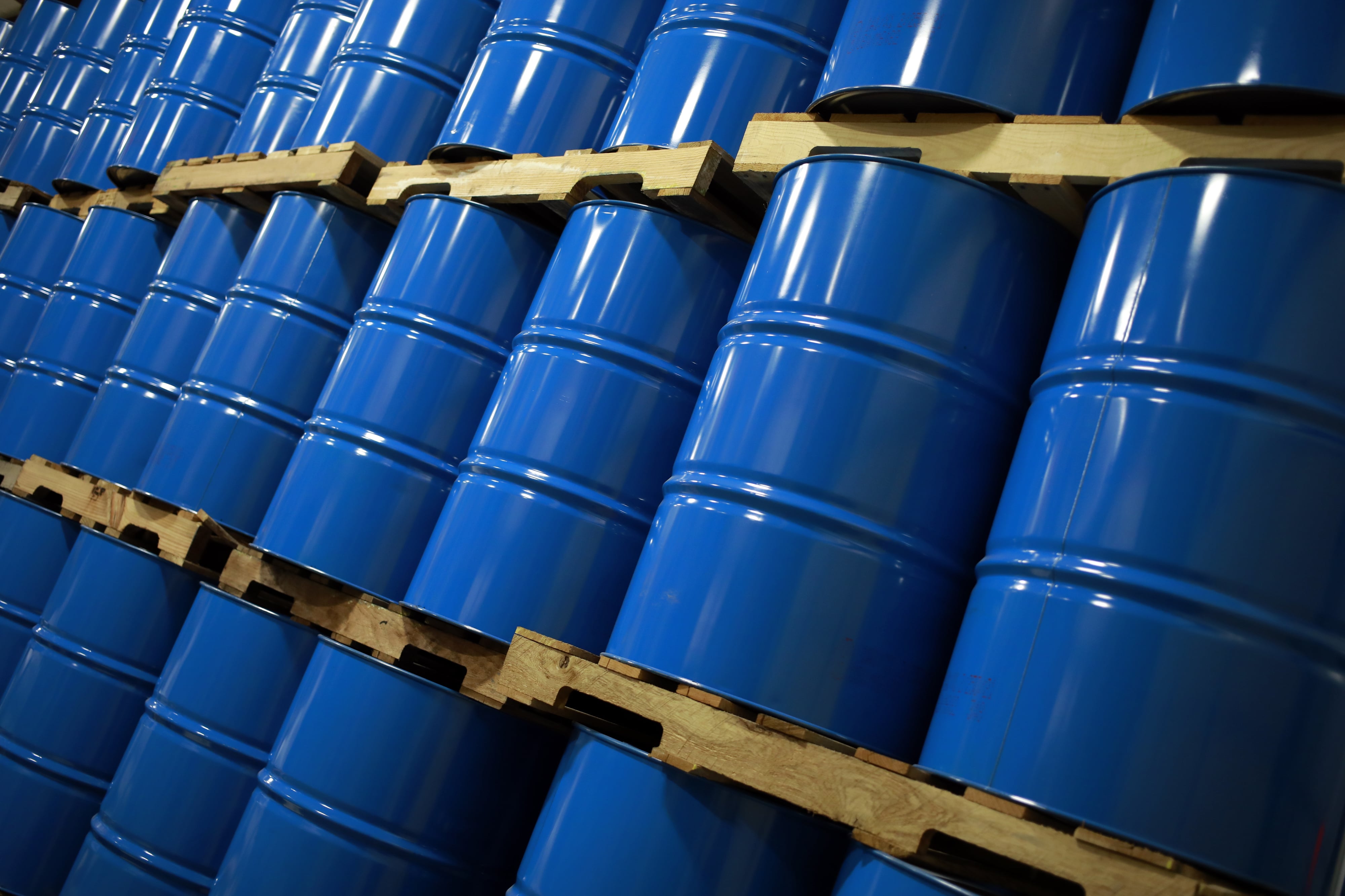 «Газпромнефть» и «Сургутнефтегаз» впервые попали под санкции Великобритании