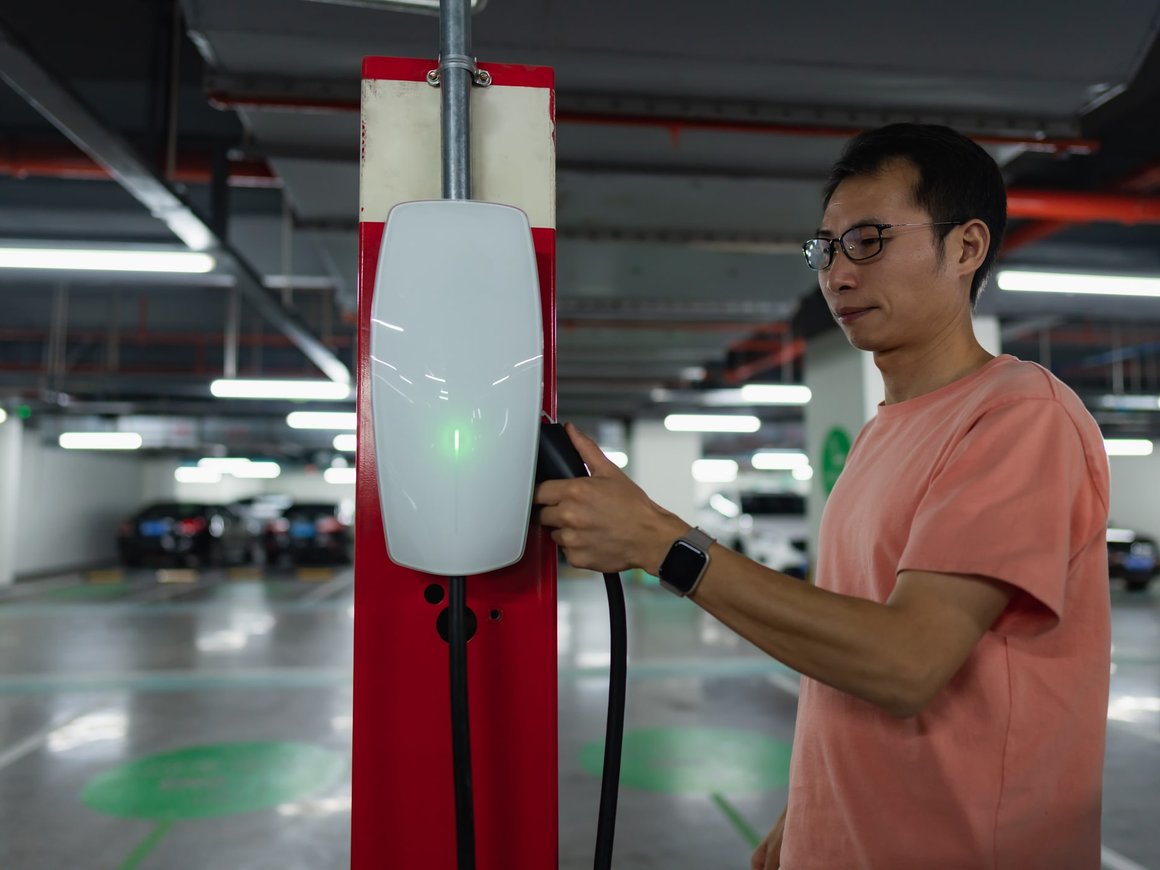 ЕС решил ввести пошлины до 45% на электромобили из Китая