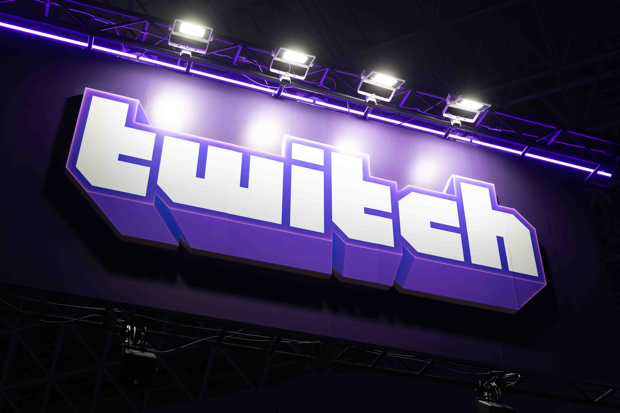 Роскомнадзор заявил об игнорировании Twitch штрафов на миллионы рублей