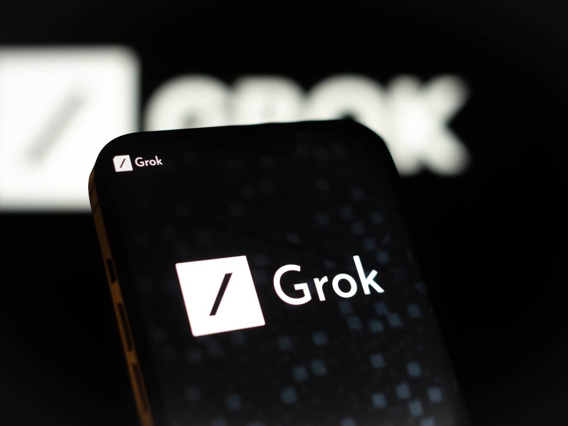 ИИ-стартап Илона Маска научил нейросеть ругаться матом