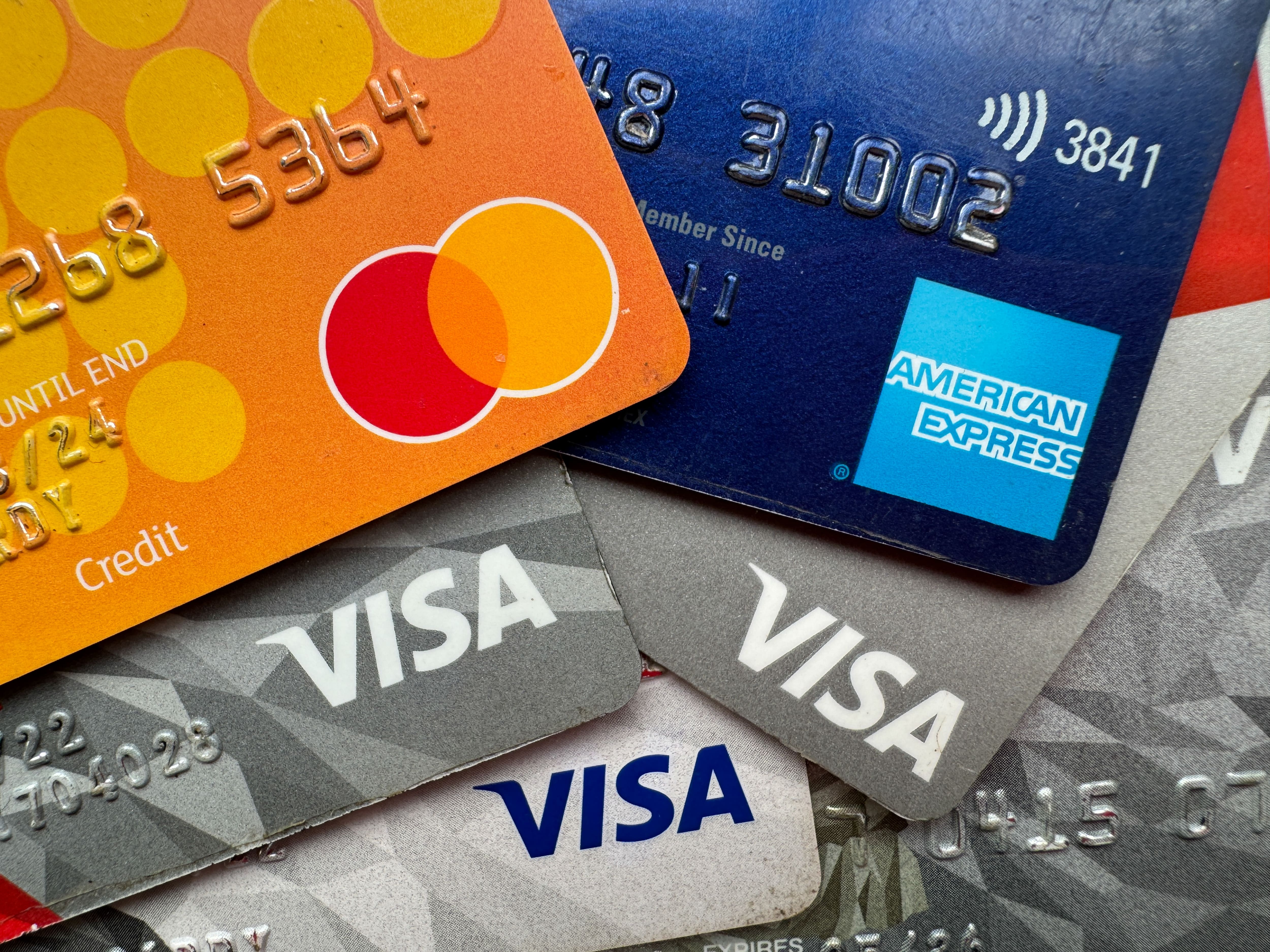 «Т-Банк» опроверг информацию о риске проблем с картами Visa и Mastercard