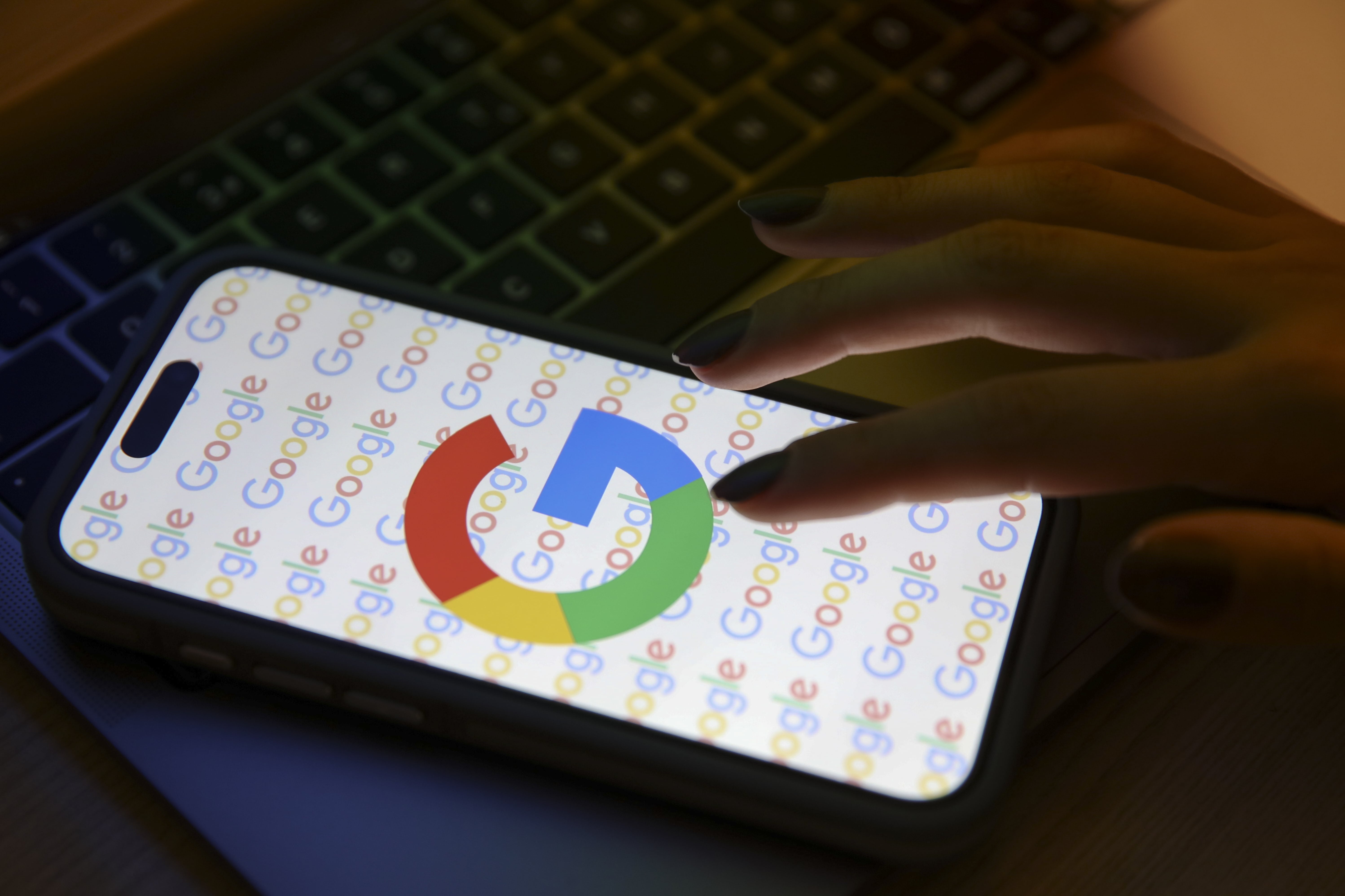 Минцифры: Google ограничил регистрацию новых аккаунтов в России