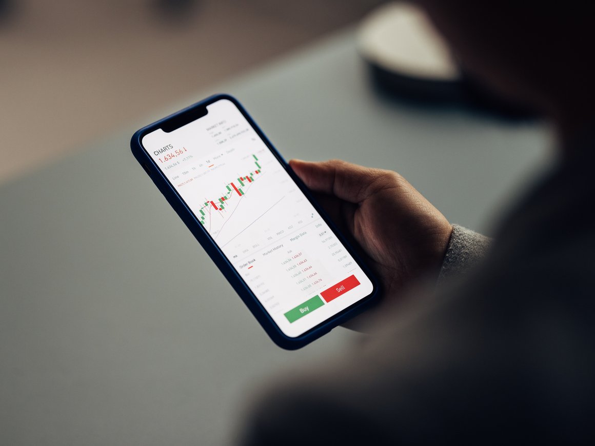 Американский Interactive Brokers начал закрывать счета россиян с ВНЖ в Европе