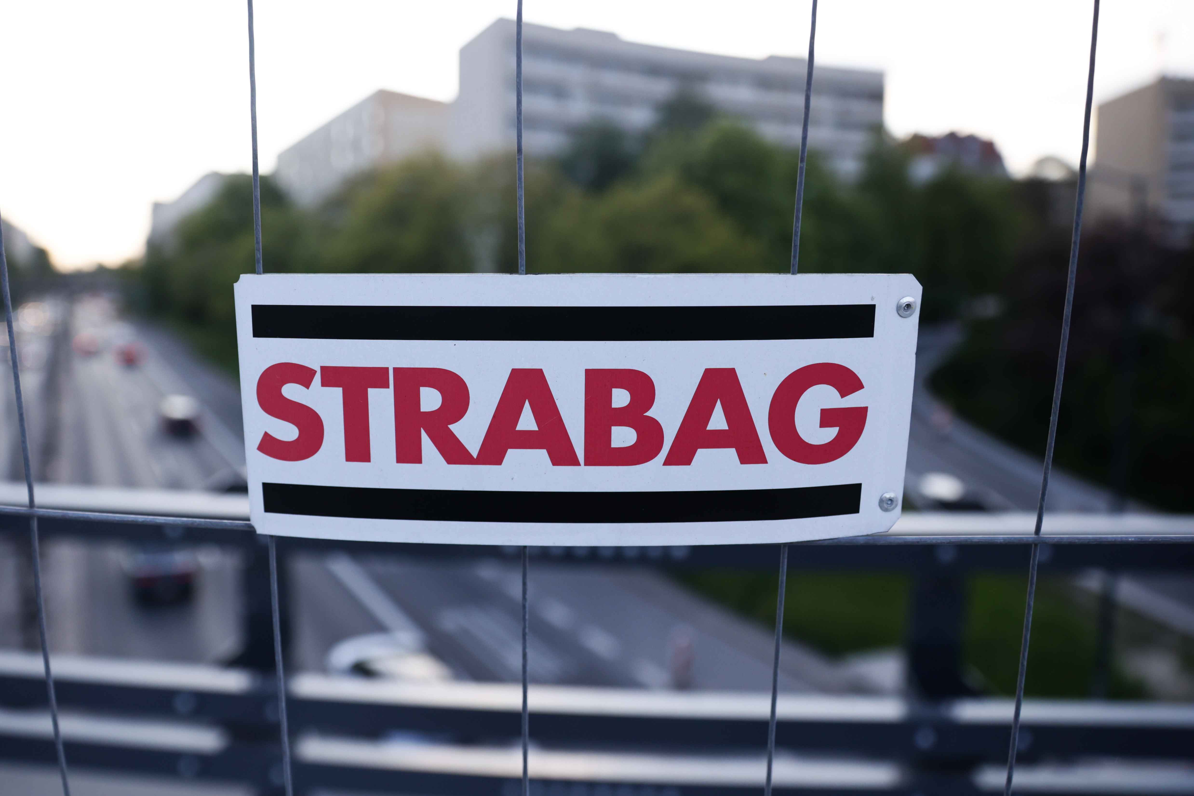 Бывшая компания Дерипаски через суд намерена продать долю в Strabag «Райффайзенбанку»