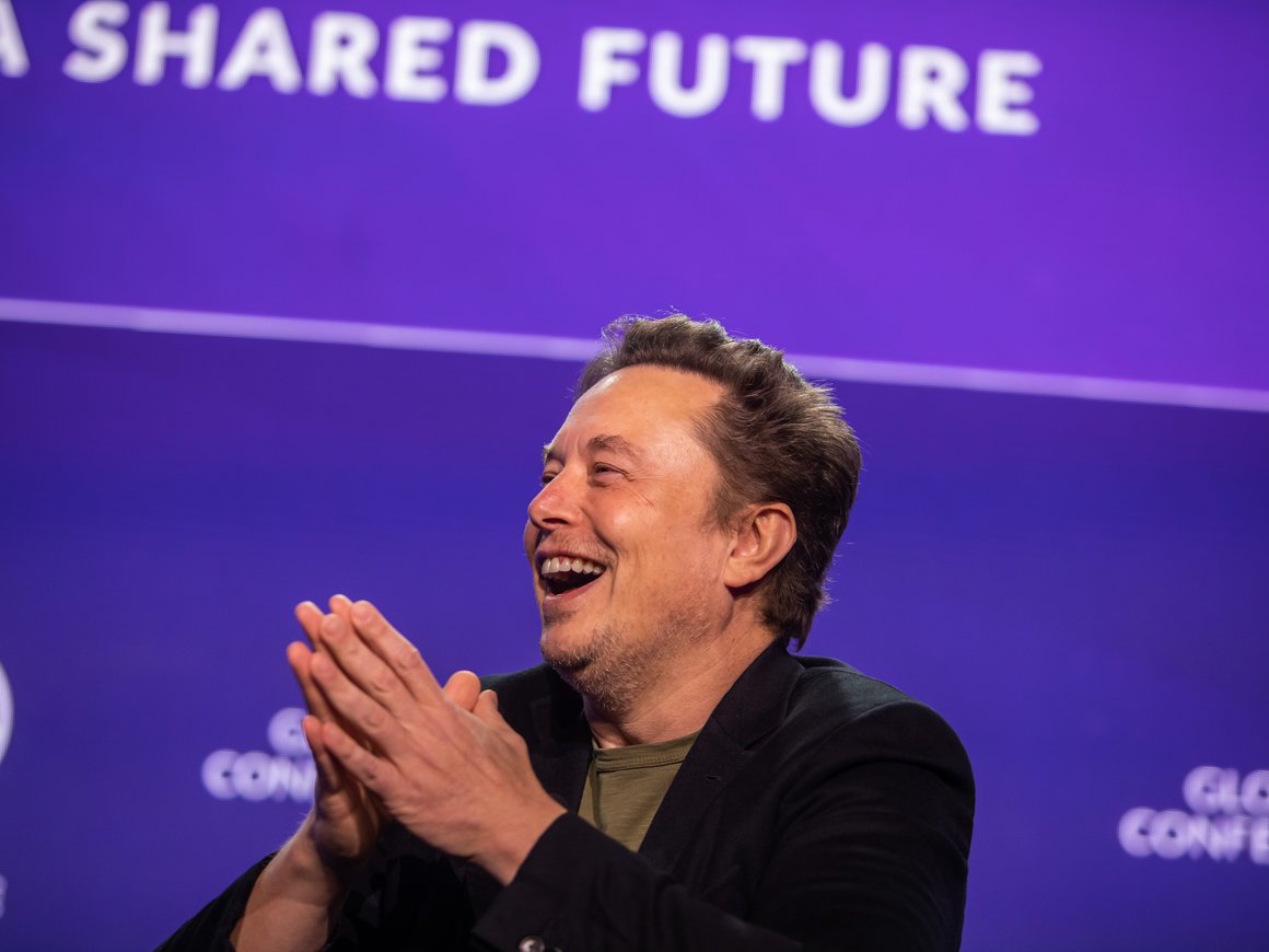 WSJ сообщила о «регулярных контактах» Владимира Путина с Илоном Маском