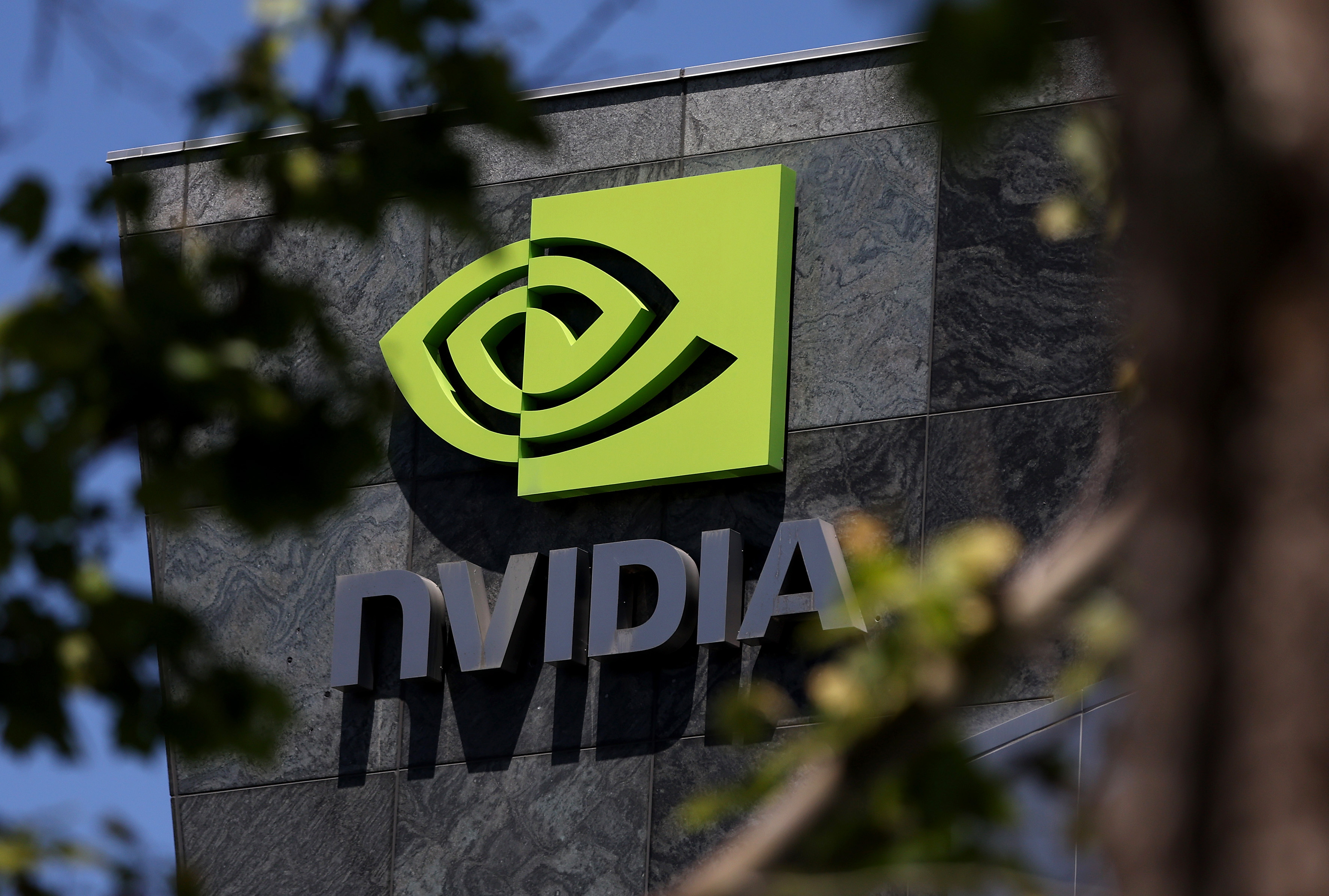 Nvidia раскритиковала планы Байдена ограничить поставки чипов в Россию