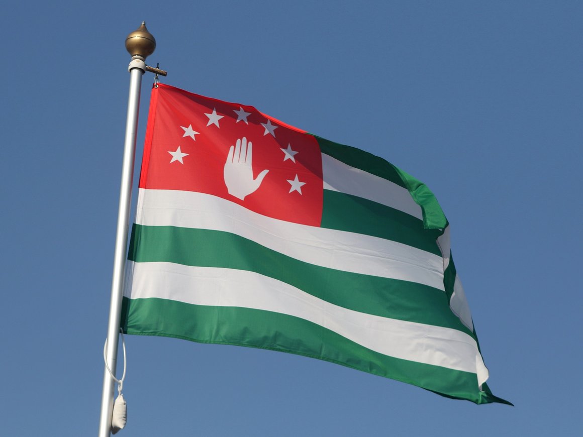 Минэконмразвития призвало туроператоров остановить продажу туров в Абхазию